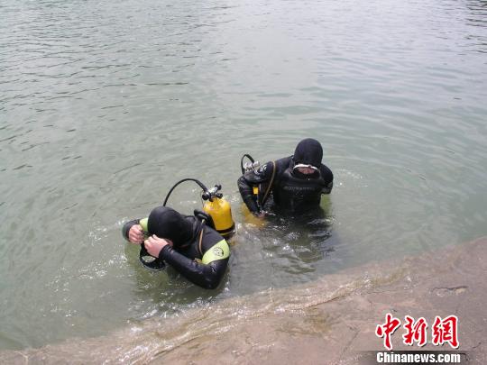 广西柳州潜水打捞队员:捞尸是件积德的事情