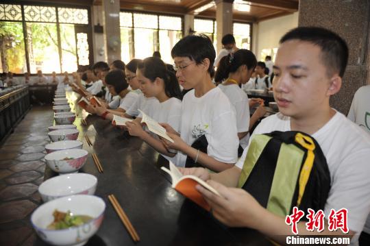 海内外学子南华寺体验禅修