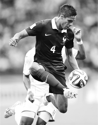 穆勒和诺伊尔观点一致:只要踢得动、还爱踢,就想踢下去