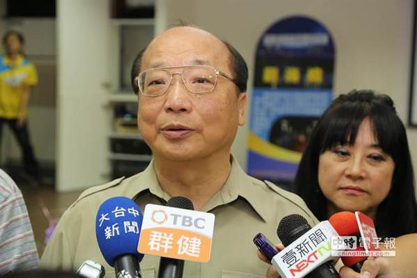 胡志强今日表示，他不评论单一民调，但从趋势可看出双方支持度已愈来愈近，实际上的差距比这项民调更小。图片来源：台湾《中时电子报》