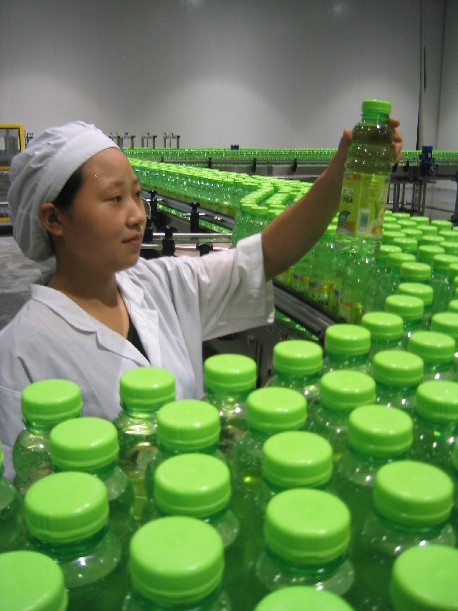 　　76乐百氏(重庆)食品饮料有限公司饮料生产线 谢捷 摄