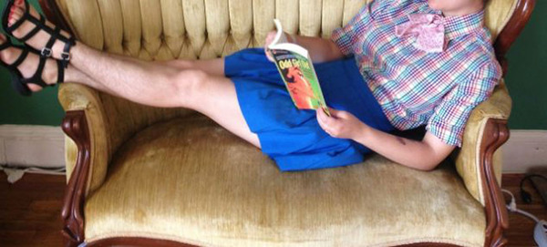 　　全球数千名女子网上秀腿毛，对抗世俗审美。