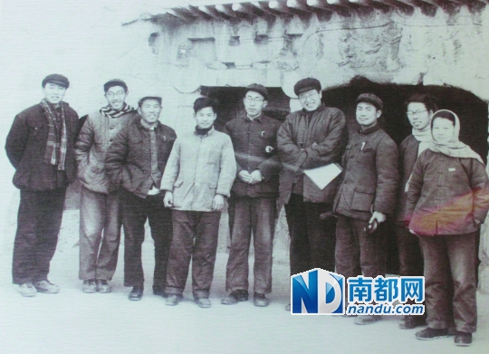 1957年宿白先生带领学生调查南响堂石窟，左二为杨泓。