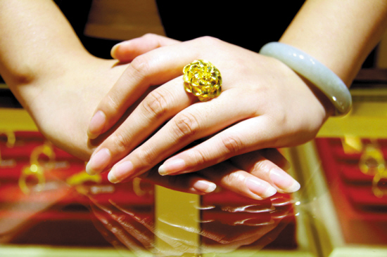 金价连跌两日创9个月最大跌幅 土豪开始出手