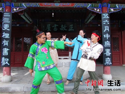 暖泉古镇《民俗版小苹果》