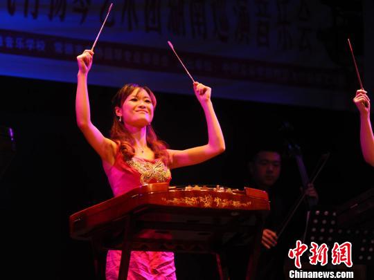 中国音乐学院扬琴团古典乐器敲出《超级玛丽》