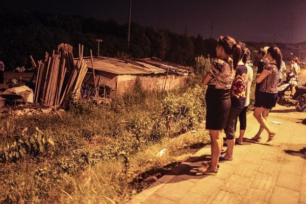 7月20日,杭州余杭区一简易棚租房内的两名女孩死亡。