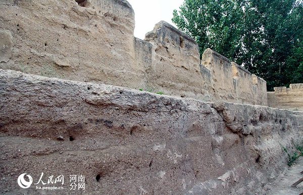 古城墙历经风雨 沉淀历史