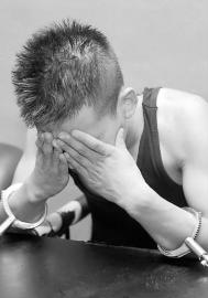 17岁的嫌犯说，很后悔，&ldquo;银行肯定找她们要钱&rdquo; 本报记者阚旋摄