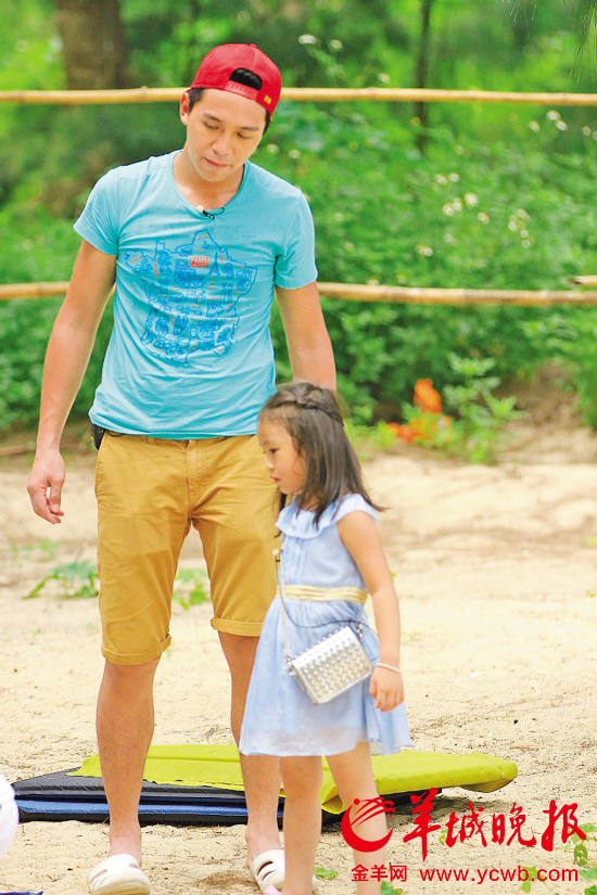 东山少爷因为心疼女儿岚岚而心情不佳