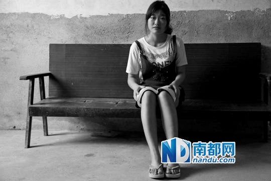 茂名女孩梁红英，她家中一共有六口人，却因父母先天的不幸而蒙上阴影。