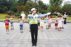 学习交通指挥手势