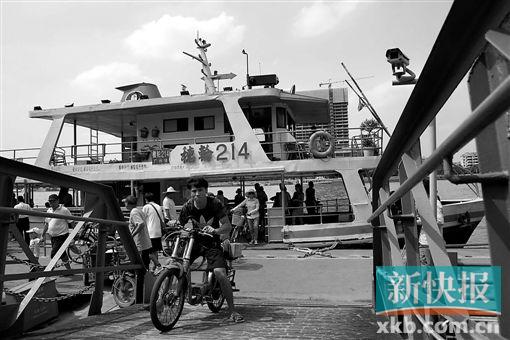 ■这种上世纪80年代建造的钢质小客船即将退役告别珠江。