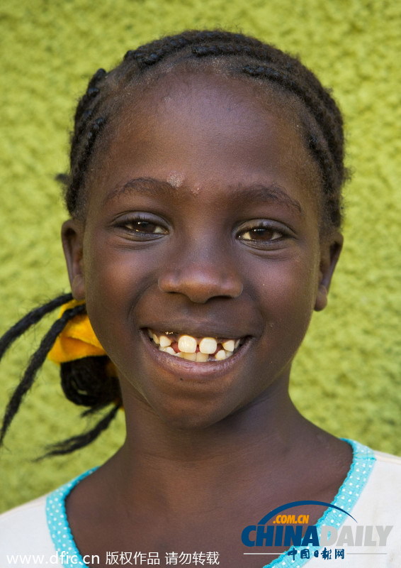 一对夫妇在没得到部落长老允许就生下的孩子是“Mingi”。（图片来源：东方IC）