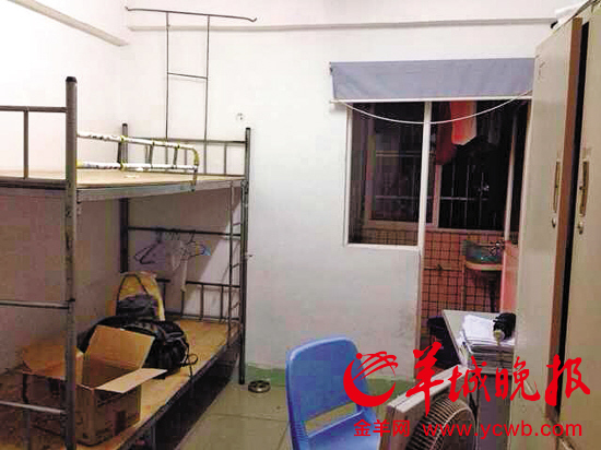 　　校外桂庙宿舍的握手楼，环境一般