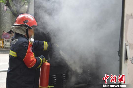 圖為變壓器起火現場?!≠芊丁z