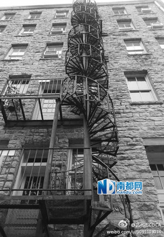 纽约街头的防火梯特别的一景