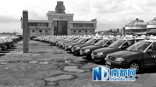 自2014年7月1日起，石龙镇135辆“小红的”终止试运营。图片来自新浪微博@石龙交通运输