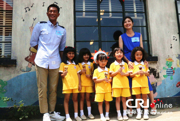 娱乐24小时<em>热图</em>:柔术女孩<em>身体</em>可 折叠 乐嘉强吻