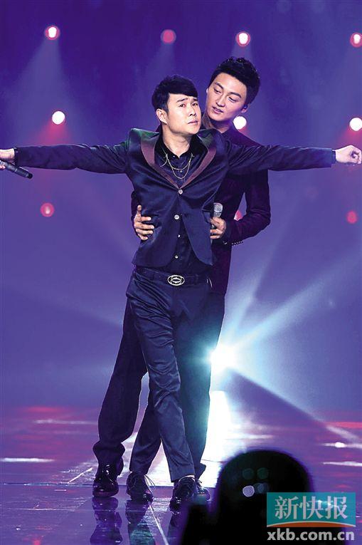 ■小沈阳、多亮搞笑起舞。