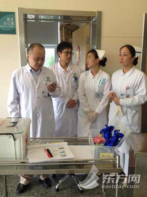 长海医院的医生护士已做好急救准备