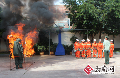 云南南涧消防军事汇报表演献礼建军87周年|技