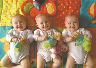 三胞胎怎么分?涂上指甲油|宝宝|喂奶_凤凰娱乐