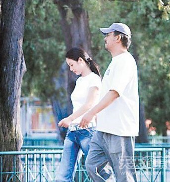 　　姜文和周韵