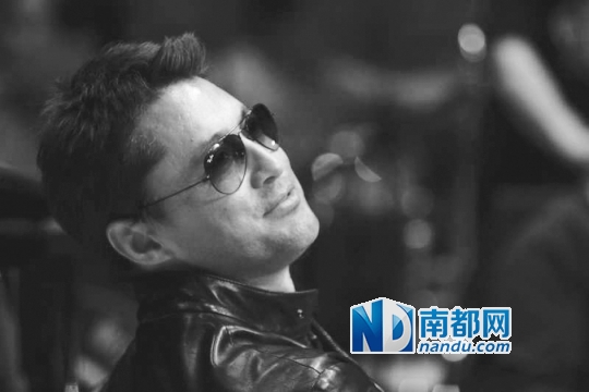 型男打鼓,型上型。