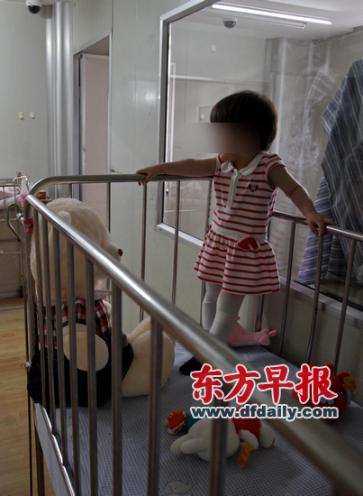被父母遗弃在上海儿童医院2年半 女童木木终于
