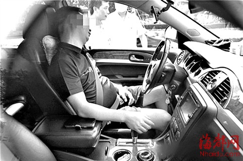 等红绿灯时 醉酒司机睡着|驾驶人|红绿灯_凤凰资讯