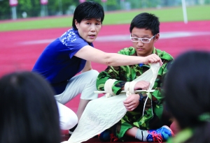 高一军训,要学心肺复苏和止血包扎|呼吸|心跳