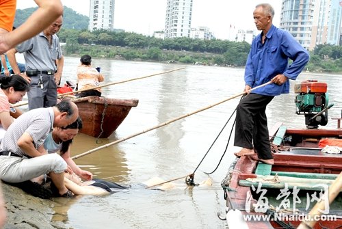 福州西河游泳场 六旬依姆早上七点多游泳溺亡