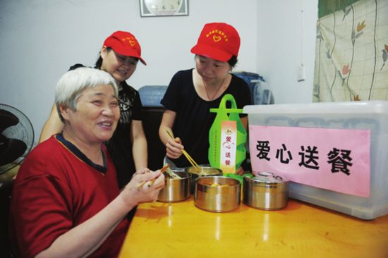 经营模式不同,都以服务为本|老年人|老年