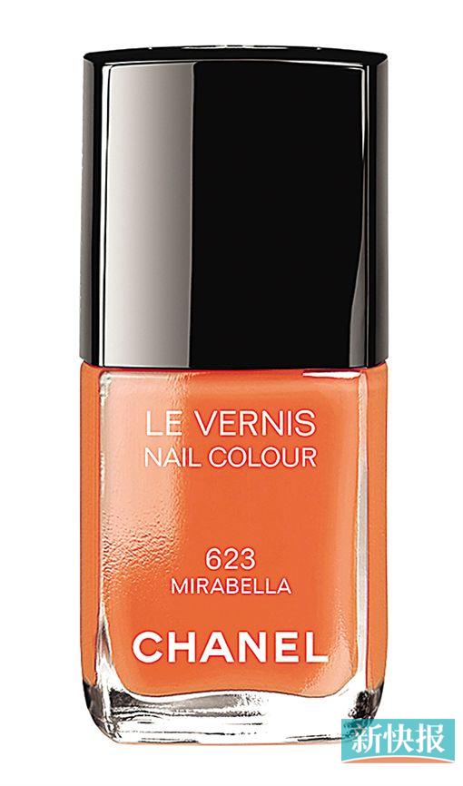 香奈儿指甲油,本季的橙、粉、紫、白新四色都很棒。