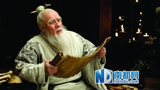 在《孔子》中饰演老子。