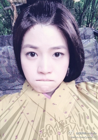 新古装造型 咬嘴唇卖萌获赞(图)| 陈妍希|微博 _凤