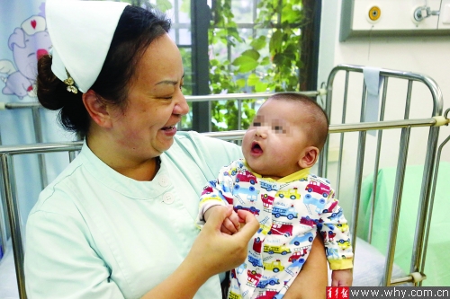 新疆男婴遭弃上海医院100天 与新疆媒体联动找