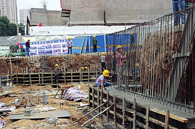 兰州轨交进行时 :拱星墩站第一段冠梁浇筑完成