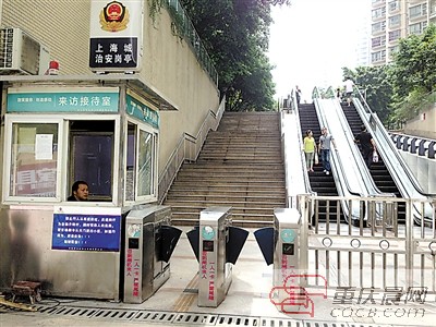 不让业主开车进小区 保安彭伟遭一顿暴打