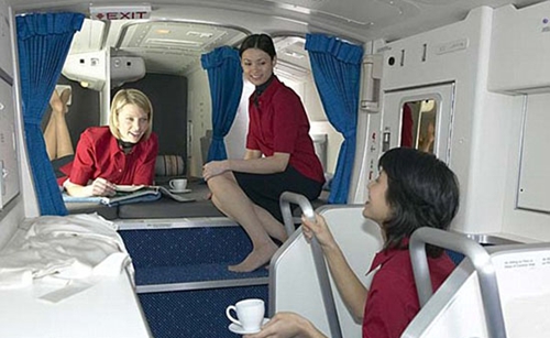 波音777客机上的空姐卧铺（波音公司提供）