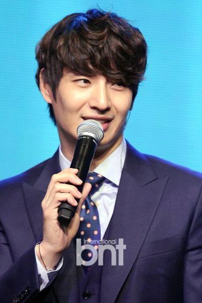 孙浩英公司否认与歌手Ami交往 只是朋友|专辑