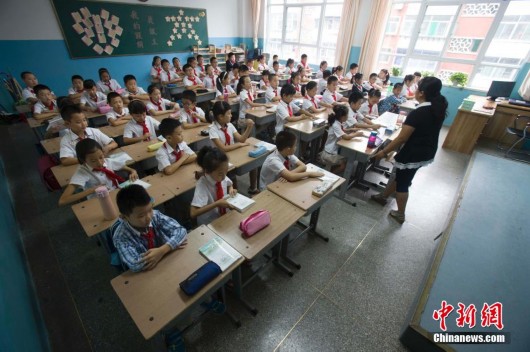 9月1日,山西太原,某小学小学生开始返校上课.