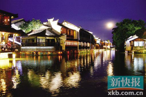 ■月圆之夜,歌声随流水摇曳