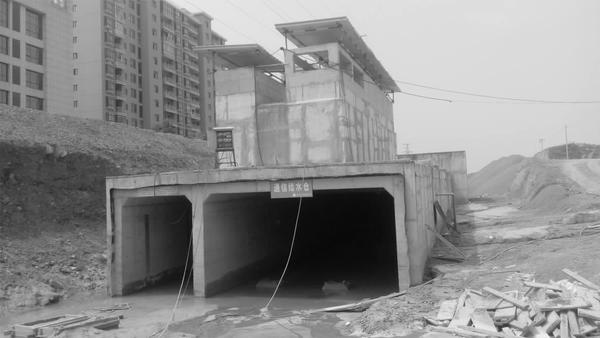 记者探访:景德镇昌南拓展区地下管道内能开汽