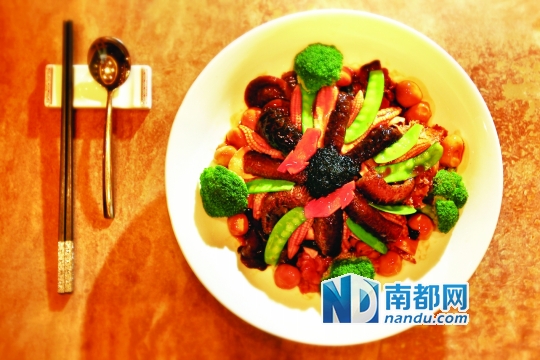 罗汉上素焖辽参