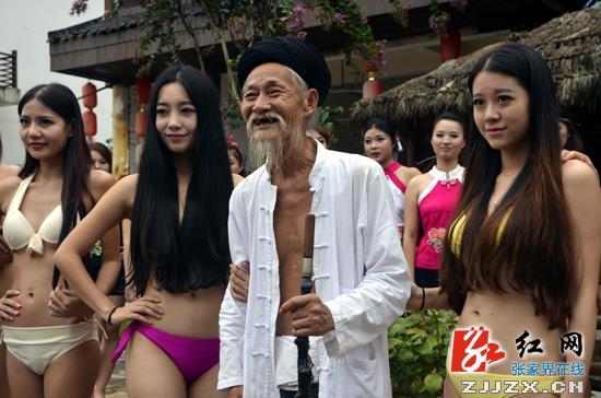 (溪布老街八旬非遗文化传承人金老爷子“开眼了”)