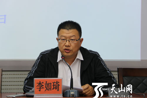 自治区气象台首席预报员李如琦介绍强冷空气入侵情况