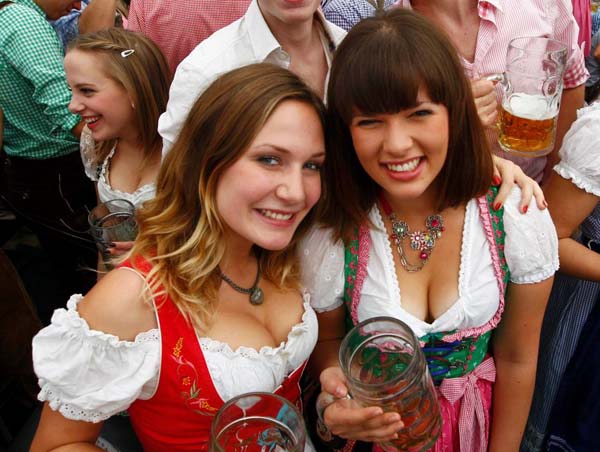 德国十月啤酒节开幕，警方提醒游客小心10欧元假钞。