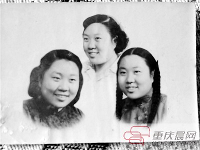 朱家慧用暗室技术把自己的三个头像拼接在一张照片里。